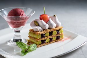 さくらんぼとピスタチオのケーキ