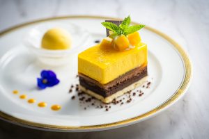 ANAクラウンプラザホテル松山のマンゴショコラムースケーキ